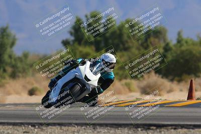 media/Nov-06-2022-SoCal Trackdays (Sun) [[208d2ccc26]]/Turn 7 Set 2 (1050am)/